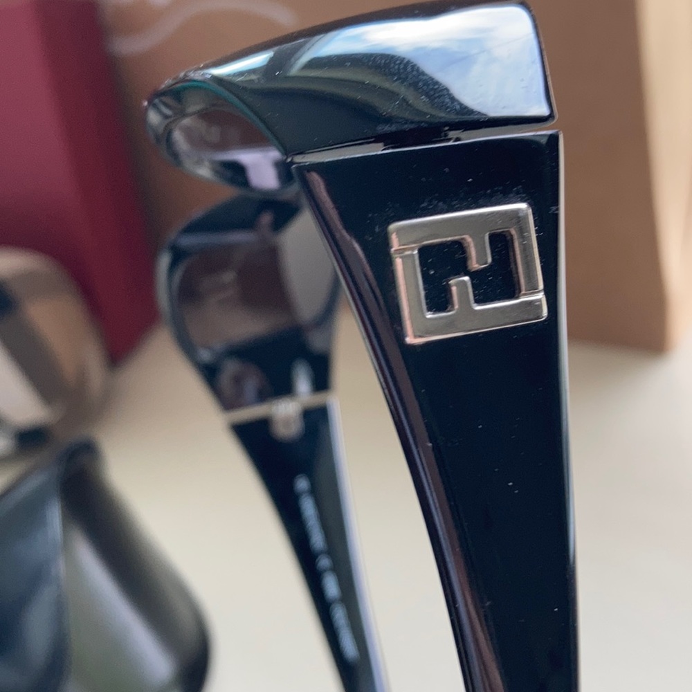 Fendi sunglasses and case - Picture 11 of 15